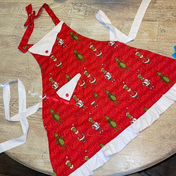 Custom made Grinch 100% cotton aprons.